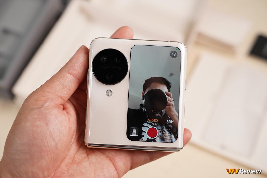 Mở hộp Oppo Find N3 và Find N3 Flip vừa ra mắt tại Việt Nam: khi Oppo “tuyên chiến” với Samsung Mở hộp Oppo Find N3 và Find N3 Flip vừa ra mắt tại Việt Nam: khi Oppo “tuyên chiến” với Samsung