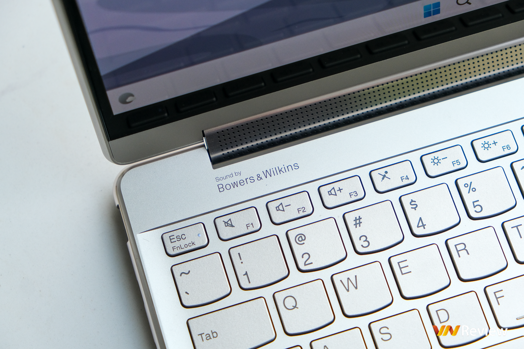 Đánh giá Lenovo Yoga 9i Gen 8 (2023): Laptop 2-trong-1 tiệm cận sự hoàn hảo Đánh giá Lenovo Yoga 9i Gen 8 (2023): Laptop 2-trong-1 tiệm cận sự hoàn hảo