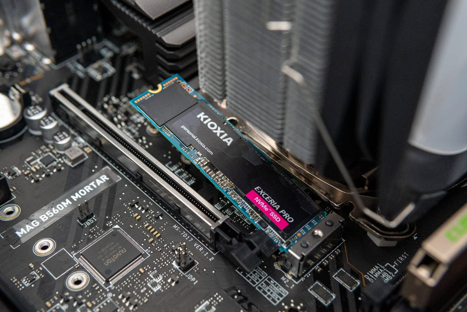 Mua SSD nào để chơi game nhanh mượt? Ổ cứng SSD đáng mua dành cho game thủ - tốc độ cao, dung lượng lớn  Mua SSD nào để chơi game nhanh mượt? Ổ cứng SSD đáng mua dành cho game thủ - tốc độ cao, dung lượng lớn