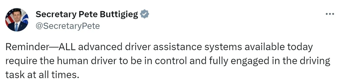 Bộ trưởng Giao thông Mỹ nhắc nhở người dân không đeo Vision Pro khi tham gia giao thông Bộ trưởng Giao thông Mỹ nhắc nhở người dân không đeo Vision Pro khi tham gia giao thông
