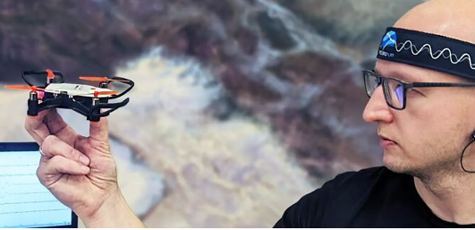 Cuộc chiến UAV toàn diện đầu tiên trên thế giới sẽ khiến chiến lược thay đổi về cơ bản Cuộc chiến UAV toàn diện đầu tiên trên thế giới sẽ khiến chiến lược thay đổi về cơ bản