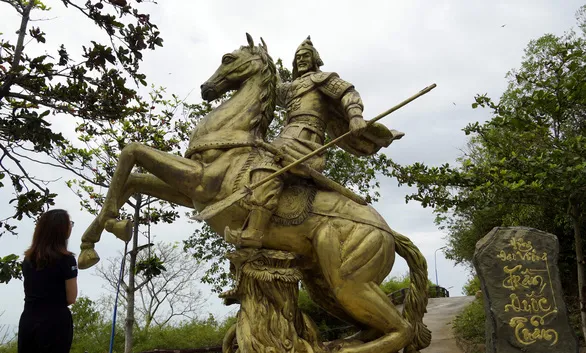 Đây là tượng Đức thánh Trần Hưng Đạo, không phải Quan Công, Hội đồng thẩm định nghệ thuật khẳng định Đây là tượng Đức thánh Trần Hưng Đạo, không phải Quan Công, Hội đồng thẩm định nghệ thuật khẳng định