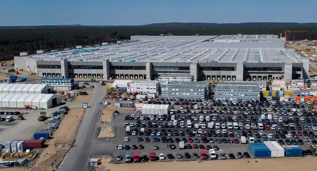 Như trong nhà có con nghiện! Elon Musk tiết lộ các nhà máy Tesla mới  lỗ hàng tỷ USD Như trong nhà có con nghiện! Elon Musk tiết lộ các nhà máy Tesla mới  lỗ hàng tỷ USD