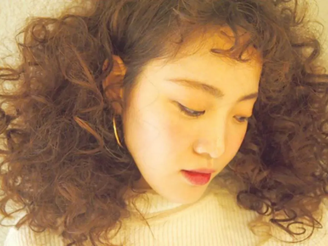 Tại sao lại nói phụ nữ tóc xoăn bẩm sinh muôn đời khổ? Điều này có đúng không? Tại sao lại nói phụ nữ tóc xoăn bẩm sinh muôn đời khổ? Điều này có đúng không?