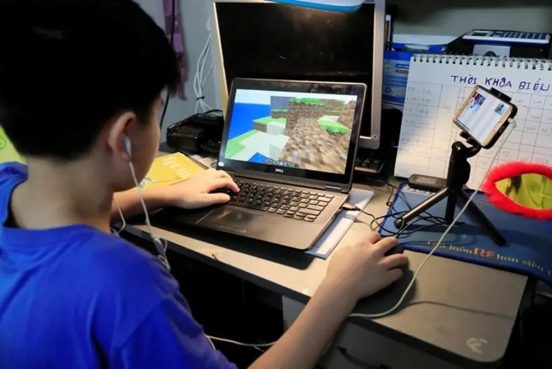 Trại cai nghiện Internet hay nhà tù? Từ uống thuốc đến sốc điện, vùi dập cơn nghiện Internet đến mức ám ảnh suốt đời Trại cai nghiện Internet hay nhà tù? Từ uống thuốc đến sốc điện, vùi dập cơn nghiện Internet đến mức ám ảnh suốt đời