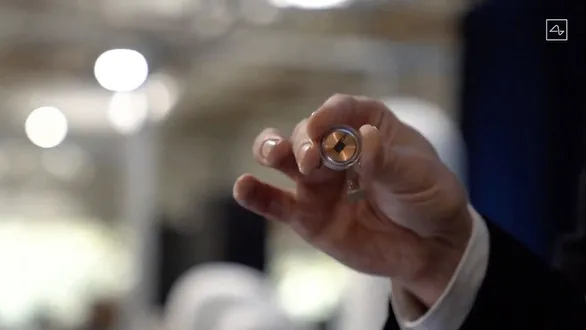 Loại chip “thần kỳ” của Elon Musk, giúp người mù nhìn thấy, người bị liệt đứng lên đi lại được  Loại chip “thần kỳ” của Elon Musk, giúp người mù nhìn thấy, người bị liệt đứng lên đi lại được