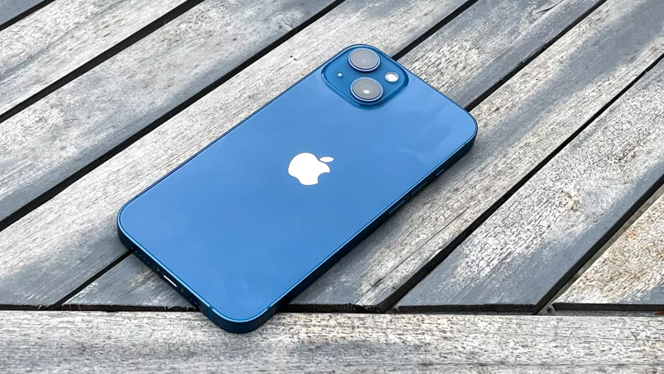 Đánh giá iPhone 13 và iPhone 13 mini từ các trang công nghệ quốc tế Đánh giá iPhone 13 và iPhone 13 mini từ các trang công nghệ quốc tế