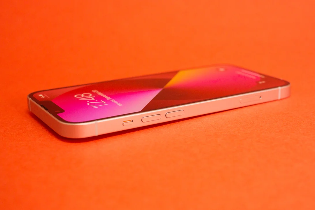 Đánh giá iPhone 13 và iPhone 13 mini từ các trang công nghệ quốc tế Đánh giá iPhone 13 và iPhone 13 mini từ các trang công nghệ quốc tế
