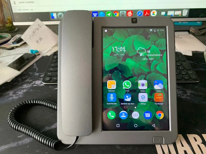 Thực hư điện thoại bàn thông minh chạy Android, có cả màn hình cảm ứng siêu to khổng lồ Thực hư điện thoại bàn thông minh chạy Android, có cả màn hình cảm ứng siêu to khổng lồ