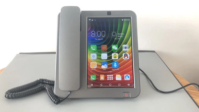 Thực hư điện thoại bàn thông minh chạy Android, có cả màn hình cảm ứng siêu to khổng lồ Thực hư điện thoại bàn thông minh chạy Android, có cả màn hình cảm ứng siêu to khổng lồ