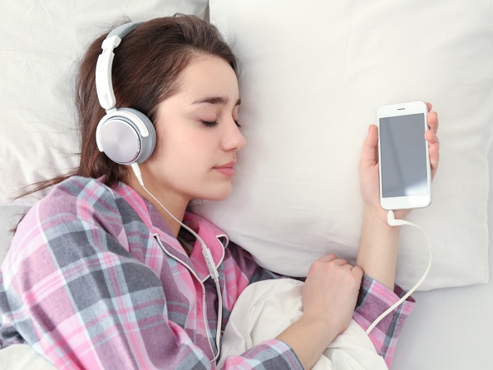 Nghiên cứu mới: nghe nhạc gần giờ đi ngủ có hại cho giấc ngủ Nghiên cứu mới: nghe nhạc gần giờ đi ngủ có hại cho giấc ngủ