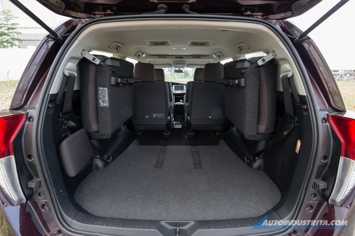 Trải nghiệm Toyota Innova 2.8 V 6AT (2021): Ít thay đổi, thiết kế bảo thủ Trải nghiệm Toyota Innova 2.8 V 6AT (2021): Ít thay đổi, thiết kế bảo thủ