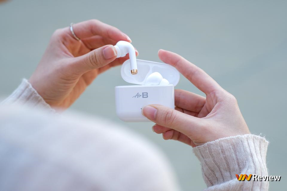 Đánh giá tai nghe true wireless AirB Pro: Ấn tượng “made in Vietnam” và chặng đường dài phía trước Đánh giá tai nghe true wireless AirB Pro: Ấn tượng “made in Vietnam” và chặng đường dài phía trước