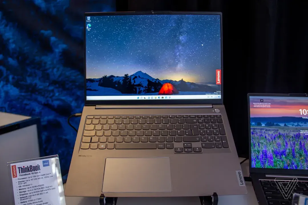 Lenovo công bố laptop 17 inch tỷ lệ cực dị, có màn hình thứ hai 8 inch nằm cạnh bàn phím còn dị hơn Lenovo công bố laptop 17 inch tỷ lệ cực dị, có màn hình thứ hai 8 inch nằm cạnh bàn phím còn dị hơn