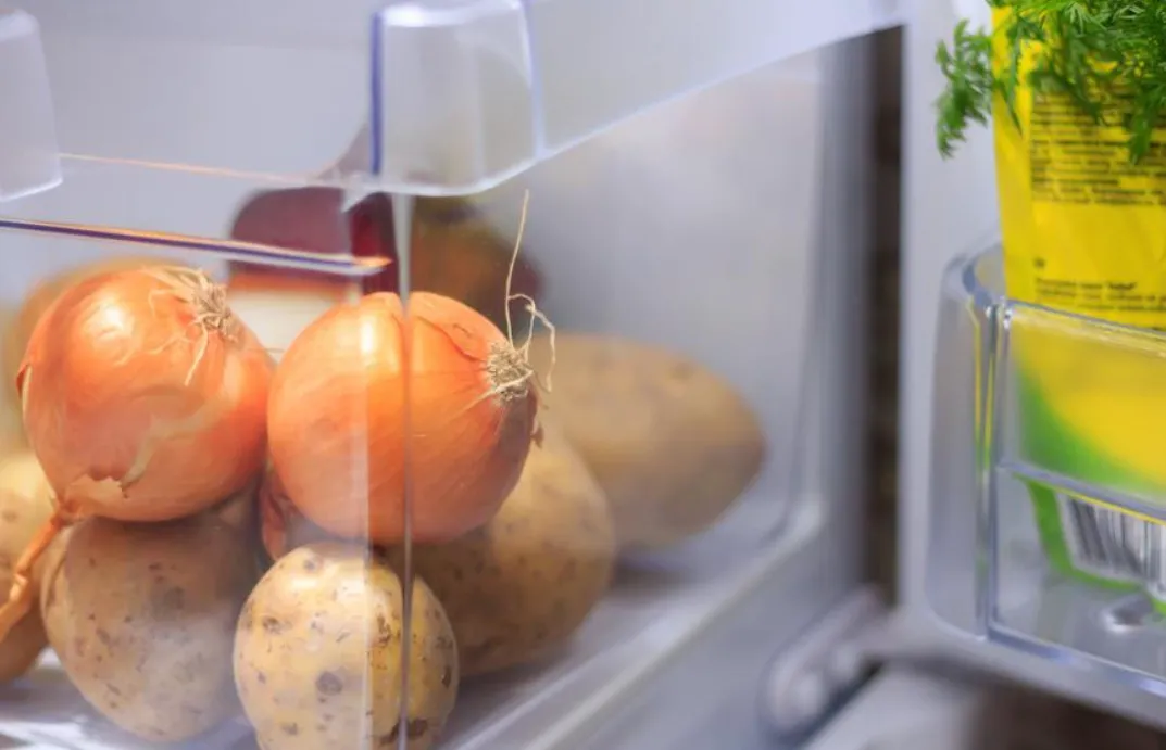 Mong lệ em thôi rơi: Một vài mẹo cắt hành tây mà không bị cay và chảy nước mắt  Mong lệ em thôi rơi: Một vài mẹo cắt hành tây mà không bị cay và chảy nước mắt