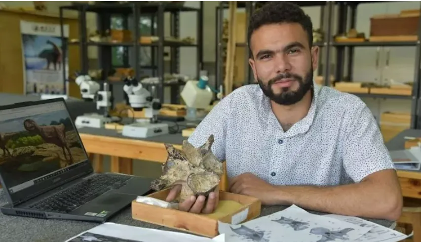 Kinh ngạc tìm thấy hóa thạch khủng long 100 triệu năm tuổi ngay giữa sa mạc Sahara Kinh ngạc tìm thấy hóa thạch khủng long 100 triệu năm tuổi ngay giữa sa mạc Sahara