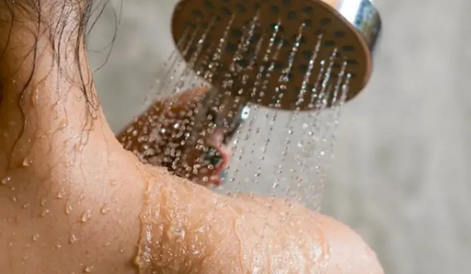 Ngoài trời đang sấm sét mà không trong nhà không kiêng, cố tình đi tắm có thể xảy ra khả năng sau! Ngoài trời đang sấm sét mà không trong nhà không kiêng, cố tình đi tắm có thể xảy ra khả năng sau!