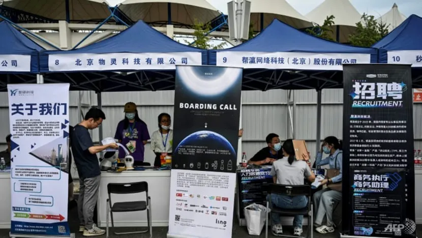 Tốt nghiệp rồi thất nghiệp, giới trẻ Trung Quốc lo tương lai đen tối như “tiền đồ chị Dậu” Tốt nghiệp rồi thất nghiệp, giới trẻ Trung Quốc lo tương lai đen tối như “tiền đồ chị Dậu”