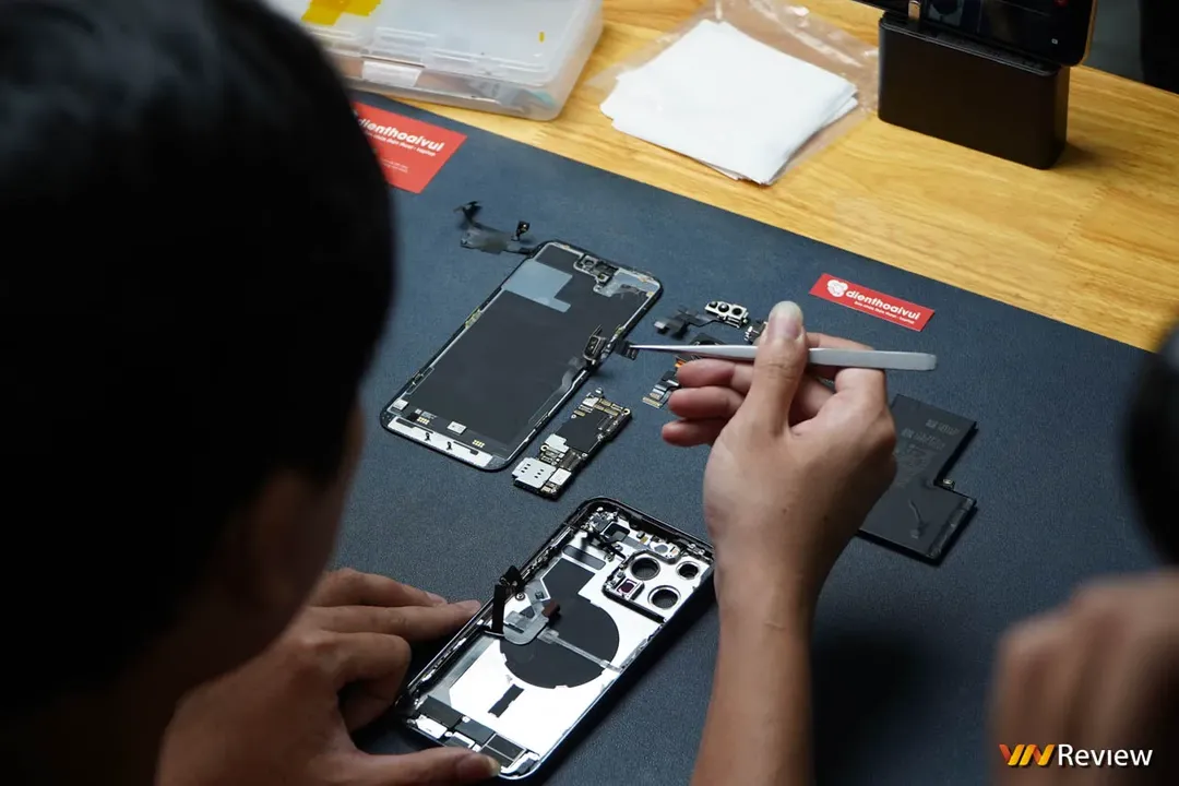Mổ iPhone 14 Pro Max đầu tiên tại Việt Nam, phát hiện chi tiết Apple “giấu nhẹm” trong buổi ra mắt Mổ iPhone 14 Pro Max đầu tiên tại Việt Nam, phát hiện chi tiết Apple “giấu nhẹm” trong buổi ra mắt
