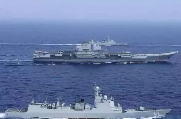 Tại sao các nhóm tác chiến tàu sân bay lại sử dụng khu trục hạm để phòng không? Tại sao các nhóm tác chiến tàu sân bay lại sử dụng khu trục hạm để phòng không?