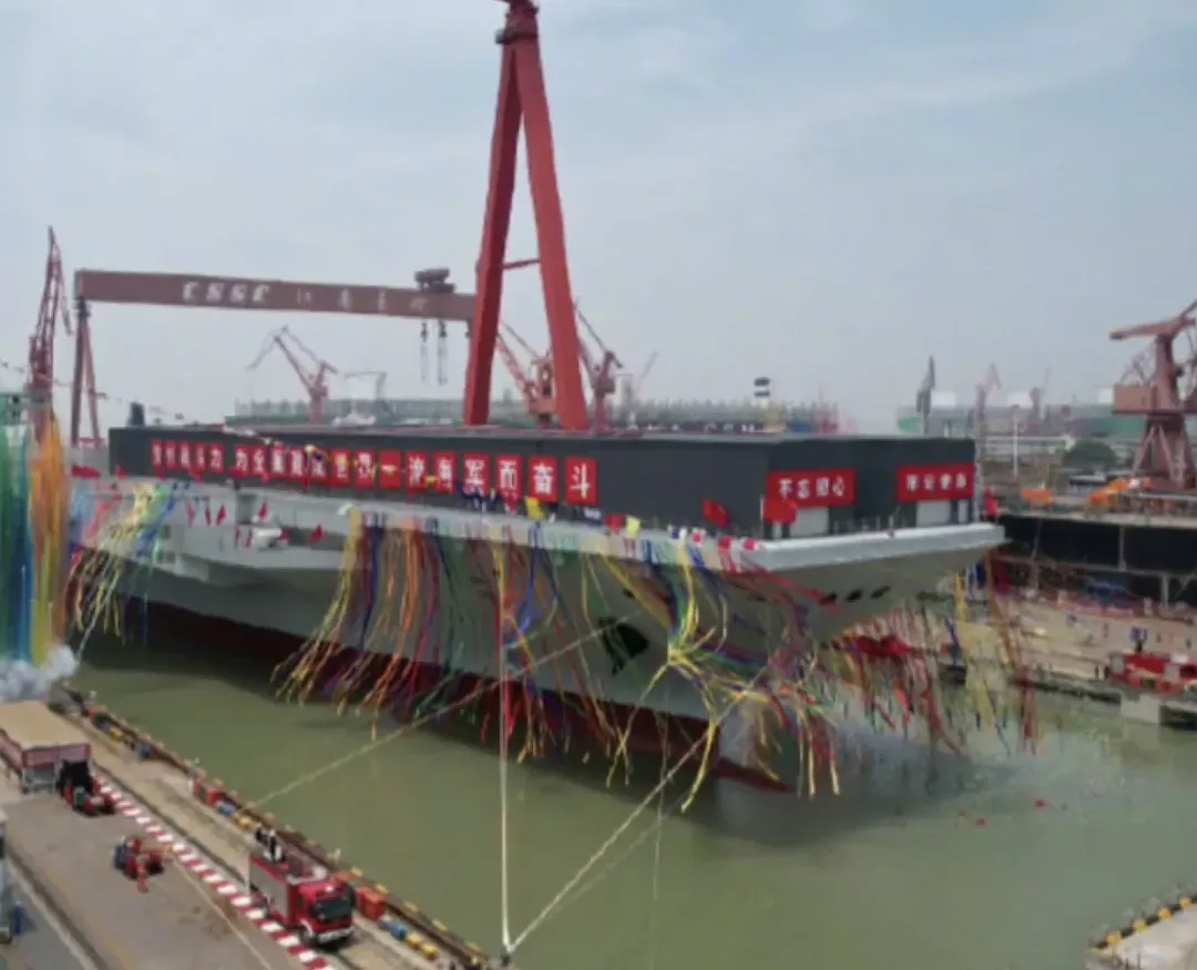 So đọ tàu sân bay mới của Mỹ và Trung Quốc: có đủ tuổi không? So đọ tàu sân bay mới của Mỹ và Trung Quốc: có đủ tuổi không?