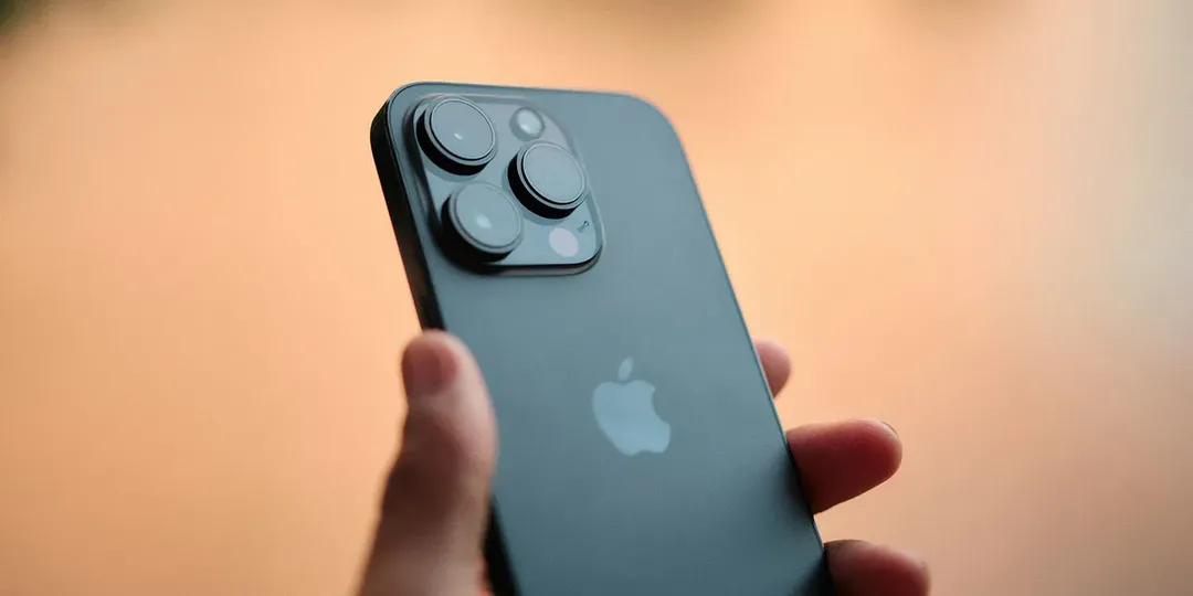 YouTuber 16 triệu người theo dõi chê camera iPhone ngày càng giả dối YouTuber 16 triệu người theo dõi chê camera iPhone ngày càng giả dối