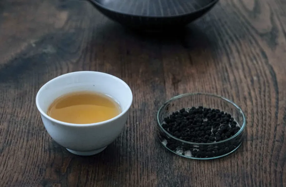Chu-hi-cha – Loại trà độc đáo được ủ từ phân của sâu bướm Chu-hi-cha – Loại trà độc đáo được ủ từ phân của sâu bướm
