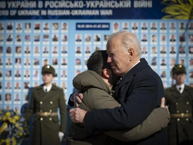 Ảnh độ nét cao: Zelensky cố kìm cảm xúc khi bất ngờ được gặp Biden ở Kiev Ảnh độ nét cao: Zelensky cố kìm cảm xúc khi bất ngờ được gặp Biden ở Kiev