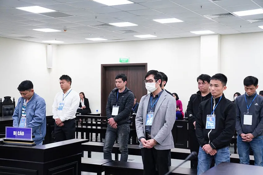 Cựu công an và cán bộ VNPT thu thập trái phép 1.000 số điện thoại rồi đem bán Cựu công an và cán bộ VNPT thu thập trái phép 1.000 số điện thoại rồi đem bán