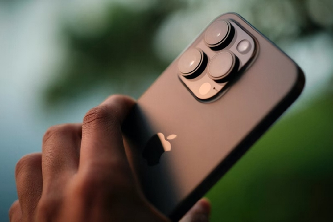 Pin lớn hơn, chip mới xịn hơn, thế quái nào iPhone 15 Pro Max lại thua iPhone 14 Pro Max về thời lượng sử dụng? Pin lớn hơn, chip mới xịn hơn, thế quái nào iPhone 15 Pro Max lại thua iPhone 14 Pro Max về thời lượng sử dụng?