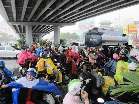 Ngoài trời đang mưa! Đây là những điểm bạn cần xem ngay để di chuyển an toàn Ngoài trời đang mưa! Đây là những điểm bạn cần xem ngay để di chuyển an toàn