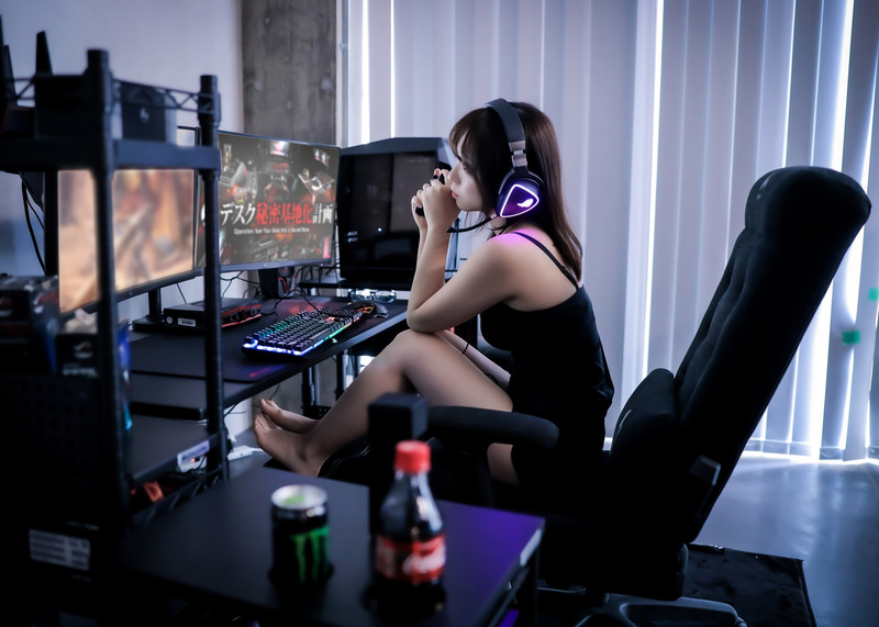 Mua SSD nào để chơi game nhanh mượt? Ổ cứng SSD đáng mua dành cho game thủ - tốc độ cao, dung lượng lớn  Mua SSD nào để chơi game nhanh mượt? Ổ cứng SSD đáng mua dành cho game thủ - tốc độ cao, dung lượng lớn