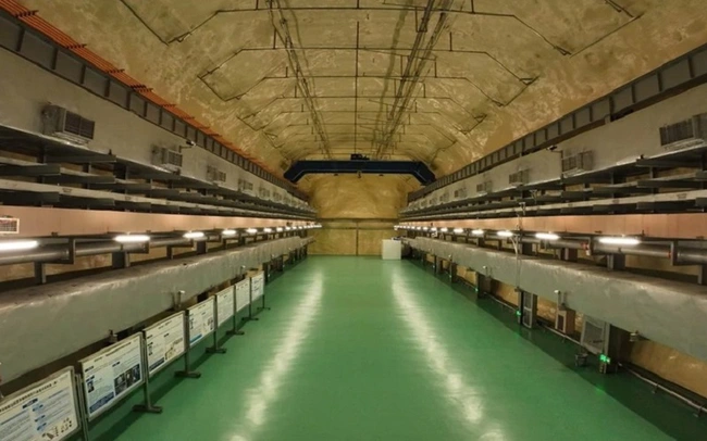 Trung Quốc mở phòng thí nghiệm ngầm lớn nhất thế giới, độ sâu tới 2.400 mét dưới lòng đất để đi tìm vật chất tối Trung Quốc mở phòng thí nghiệm ngầm lớn nhất thế giới, độ sâu tới 2.400 mét dưới lòng đất để đi tìm vật chất tối