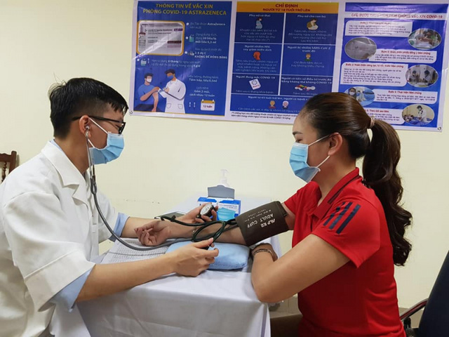 3 trường hợp vẫn phải đo huyết áp khi tiêm vaccine COVID-19 3 trường hợp vẫn phải đo huyết áp khi tiêm vaccine COVID-19