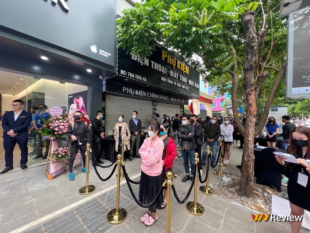 ShopDunk khai trương đồng loạt 5 cửa hàng Apple Mono Store và mở bán iPhone 13 chính hãng tại Việt Nam ShopDunk khai trương đồng loạt 5 cửa hàng Apple Mono Store và mở bán iPhone 13 chính hãng tại Việt Nam