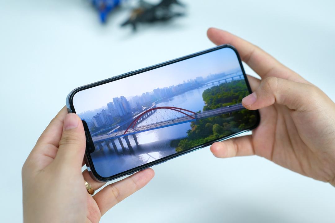 Đánh giá iPhone 13 Pro Max: Siêu phẩm không dành cho số đông Đánh giá iPhone 13 Pro Max: Siêu phẩm không dành cho số đông