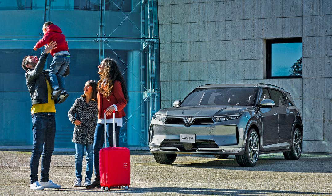 Ngó nhanh xe ô tô điện VinFast VF e36 mới ra mắt: Hai phiên bản, di chuyển tối đa lên đến 680 km  Ngó nhanh xe ô tô điện VinFast VF e36 mới ra mắt: Hai phiên bản, di chuyển tối đa lên đến 680 km