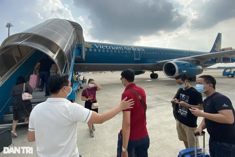 TPHCM khẩn tìm người liên quan đến 3 ca nhiễm Omicron cộng đồng TPHCM khẩn tìm người liên quan đến 3 ca nhiễm Omicron cộng đồng