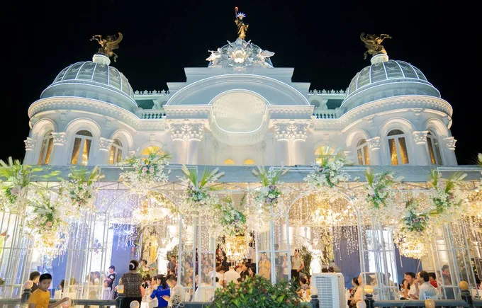 Nhà giàu Việt xây nhà riêng thế nào? Bạch dinh thự Xuân Trường là một ví dụ Nhà giàu Việt xây nhà riêng thế nào? Bạch dinh thự Xuân Trường là một ví dụ