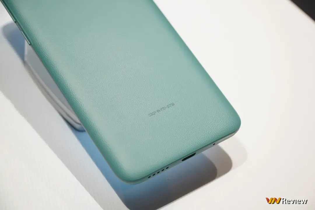 POCO C40 trình làng tại Việt Nam: lưng giả da, pin 6.000 mAh, chip lạ, giá 3,49 triệu đồng POCO C40 trình làng tại Việt Nam: lưng giả da, pin 6.000 mAh, chip lạ, giá 3,49 triệu đồng