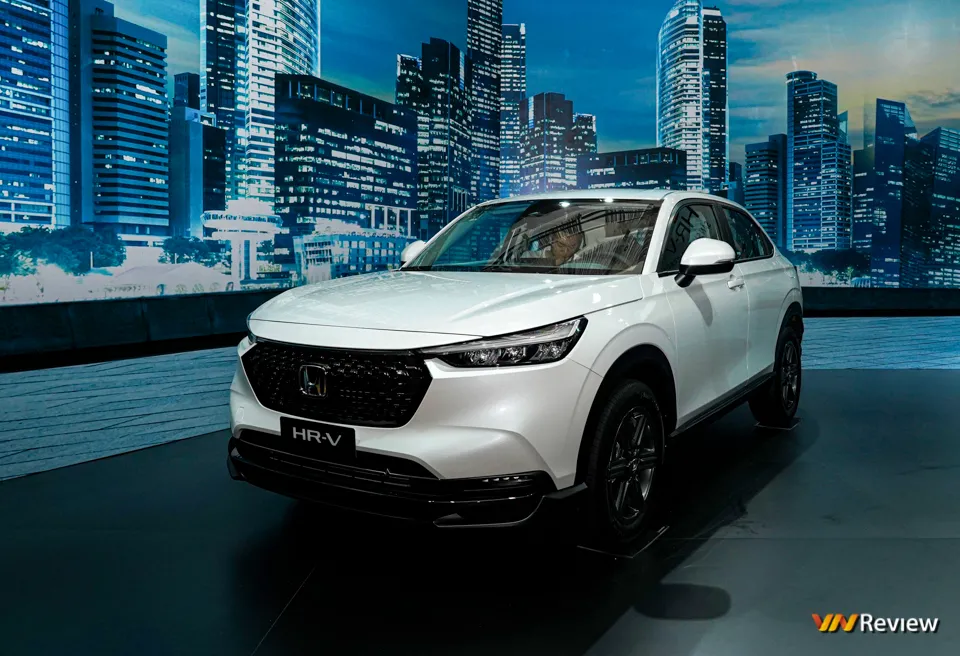 Honda HR-V ra mắt: 2 phiên bản, giá từ 826 triệu đồng Honda HR-V ra mắt: 2 phiên bản, giá từ 826 triệu đồng