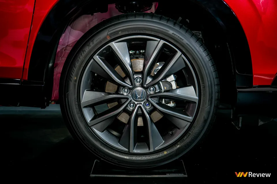 Honda HR-V ra mắt: 2 phiên bản, giá từ 826 triệu đồng Honda HR-V ra mắt: 2 phiên bản, giá từ 826 triệu đồng