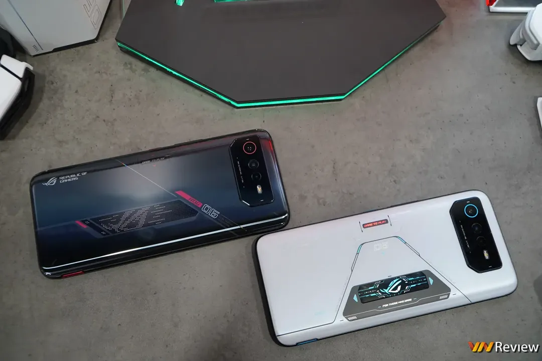 Trên tay Asus ROG Phone 6 và 6 Pro: điện thoại mạnh nhất thế giới, nhiều thông số trội hơn cả laptop  Trên tay Asus ROG Phone 6 và 6 Pro: điện thoại mạnh nhất thế giới, nhiều thông số trội hơn cả laptop