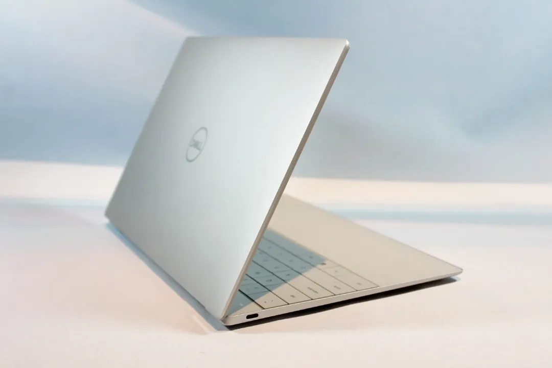 Dell “dội bom” thị trường Việt Nam khi ra liền lúc tới 5 mẫu laptop mới, đủ từ XPS đến Alienware Dell “dội bom” thị trường Việt Nam khi ra liền lúc tới 5 mẫu laptop mới, đủ từ XPS đến Alienware