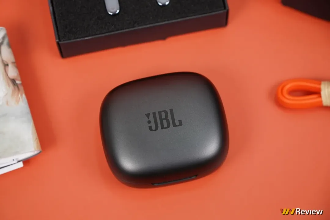 Đánh giá JBL Live Pro 2: nâng cấp lớn cả về chống ồn, chất âm lẫn thời lượng pin Đánh giá JBL Live Pro 2: nâng cấp lớn cả về chống ồn, chất âm lẫn thời lượng pin