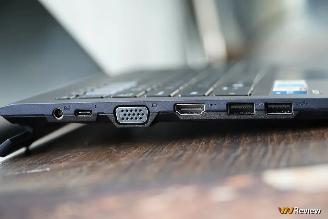 Đánh giá Asus ExpertBook B1 2022: laptop “chuẩn bài” cho doanh nghiệp vừa và nhỏ Đánh giá Asus ExpertBook B1 2022: laptop “chuẩn bài” cho doanh nghiệp vừa và nhỏ