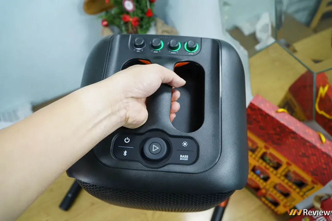 Đánh giá JBL PartyBox Encore: loa karaoke di động nhỏ gọn đủ món ăn chơi   Đánh giá JBL PartyBox Encore: loa karaoke di động nhỏ gọn đủ món ăn chơi