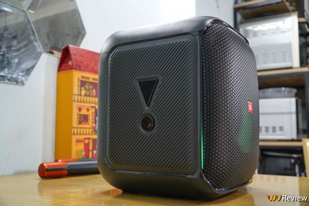 Đánh giá JBL PartyBox Encore: loa karaoke di động nhỏ gọn đủ món ăn chơi   Đánh giá JBL PartyBox Encore: loa karaoke di động nhỏ gọn đủ món ăn chơi