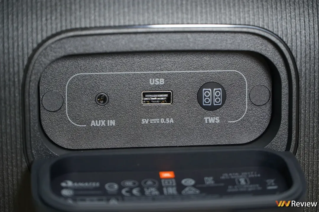 Đánh giá JBL PartyBox Encore: loa karaoke di động nhỏ gọn đủ món ăn chơi   Đánh giá JBL PartyBox Encore: loa karaoke di động nhỏ gọn đủ món ăn chơi