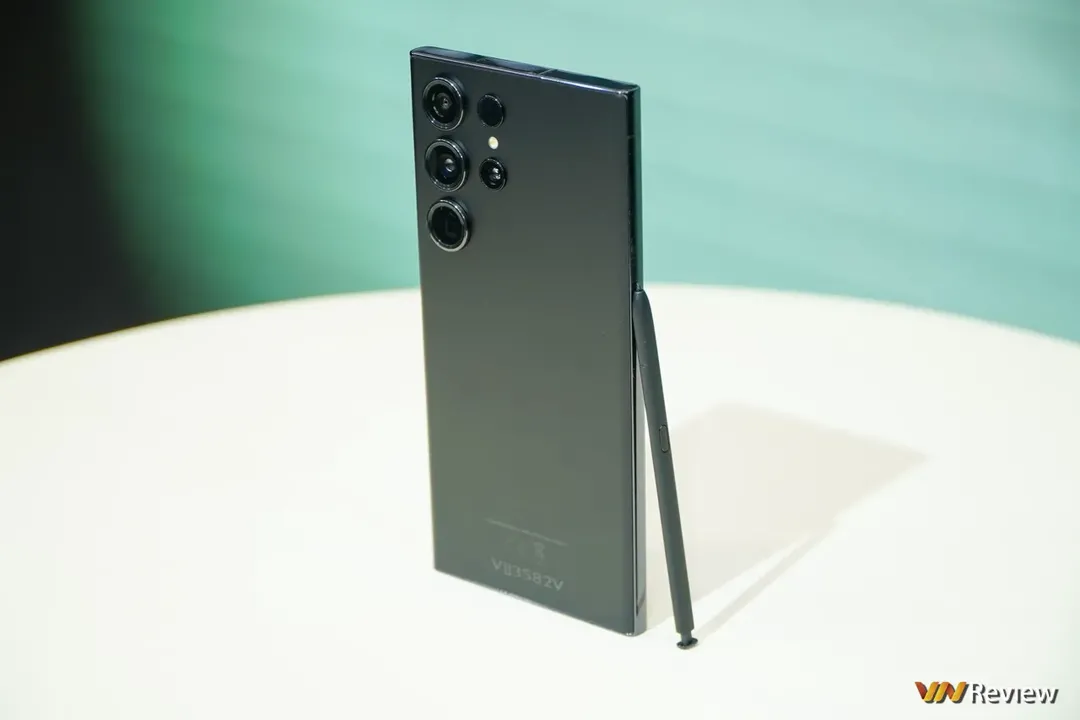 Trải nghiệm Galaxy S23 Ultra: tiếp tục chiến lược hợp nhất Note và S, camera 200MP hứa hẹn tạo cuộc đua mới trong giới smartphone   Trải nghiệm Galaxy S23 Ultra: tiếp tục chiến lược hợp nhất Note và S, camera 200MP hứa hẹn tạo cuộc đua mới trong giới smartphone